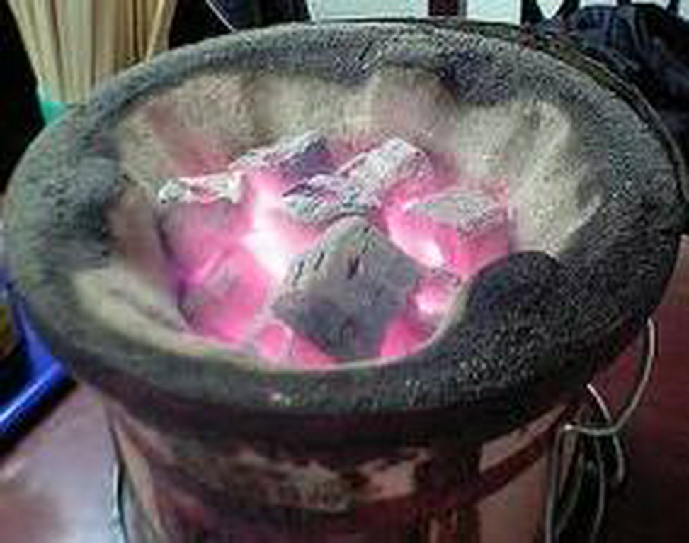 燃える備長炭で絶品のジンギスカンを