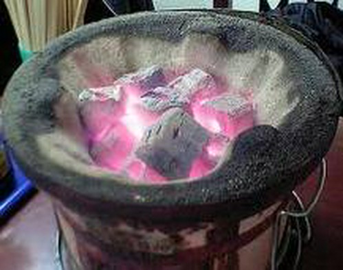 燃える備長炭で絶品のジンギスカンを