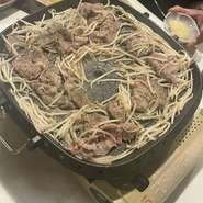 サムギョプサルプレートを用いることで余分な脂が排出されてとても美味しく召し上がって頂けます。