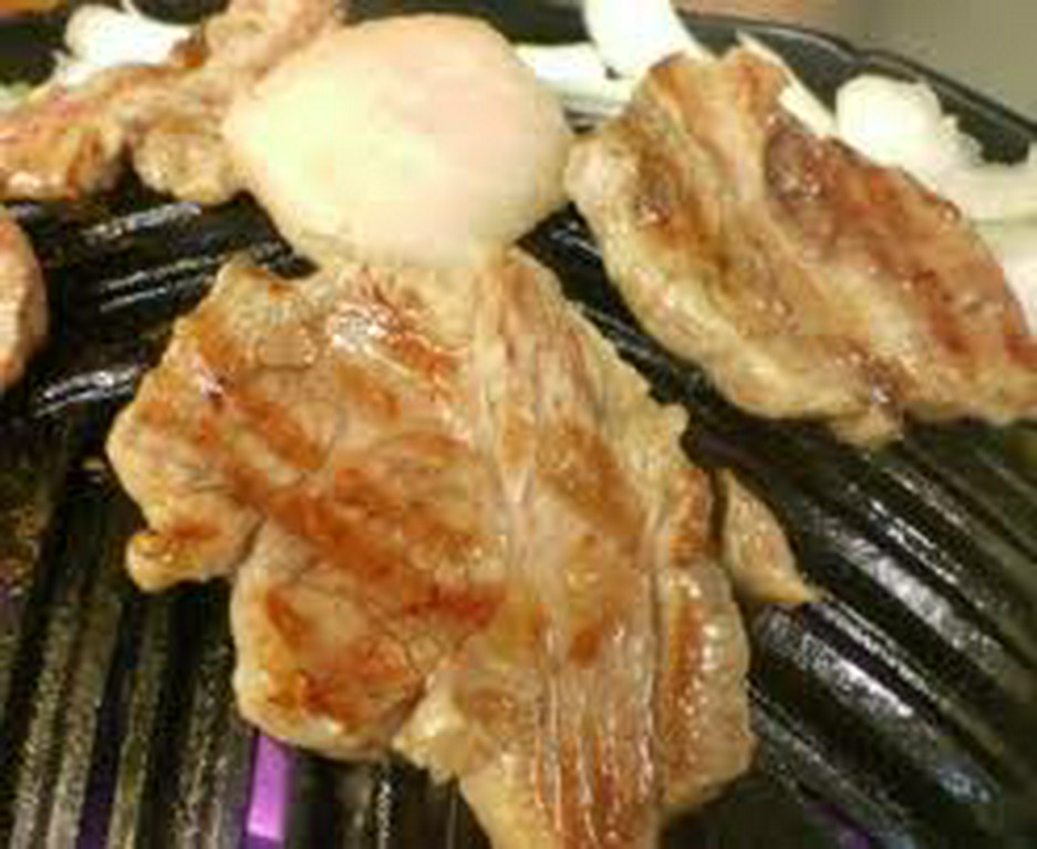 炭火で焼く極上の生ラム