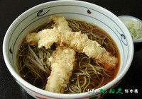 あなごを載せた温かいそば。一度ご賞味下さい。