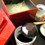 そば本来の食感とタレの風味を味わって頂けます。