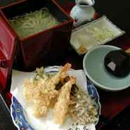 シンプルですが、ちょっと贅沢な天ぷら釜上げそば