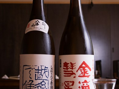 お酒は常時14種類以上。どの料理にも合わせられるバリエーション