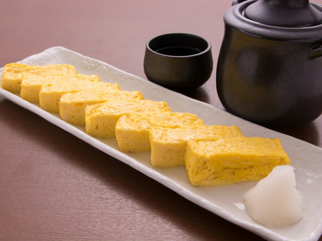 隠れた人気メニュー『出汁巻き卵』のプルプル具合に驚く