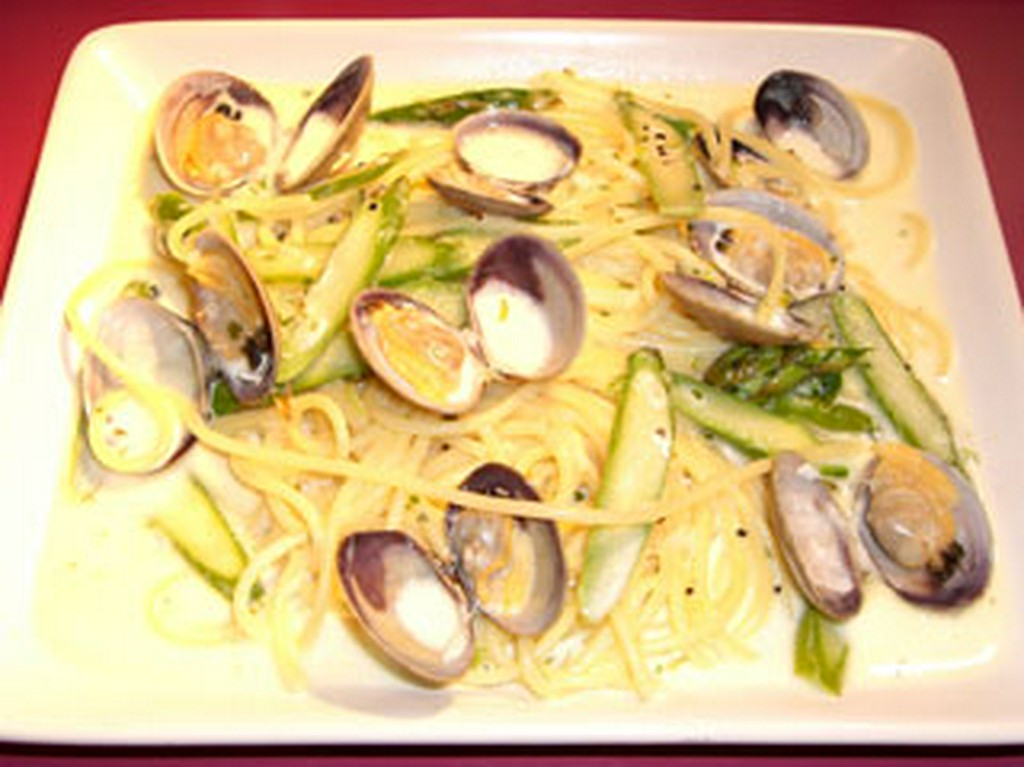 あさりとアスパラガスのガーリックバタースープスパゲティ