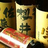 いも焼酎のおすすめは富乃宝山と櫻井。香りがよく、とげとげしさがないこの焼酎は、いもは苦手！　な人にも飲み易いと好評。佐藤（麦）は独特な香りにはまります！