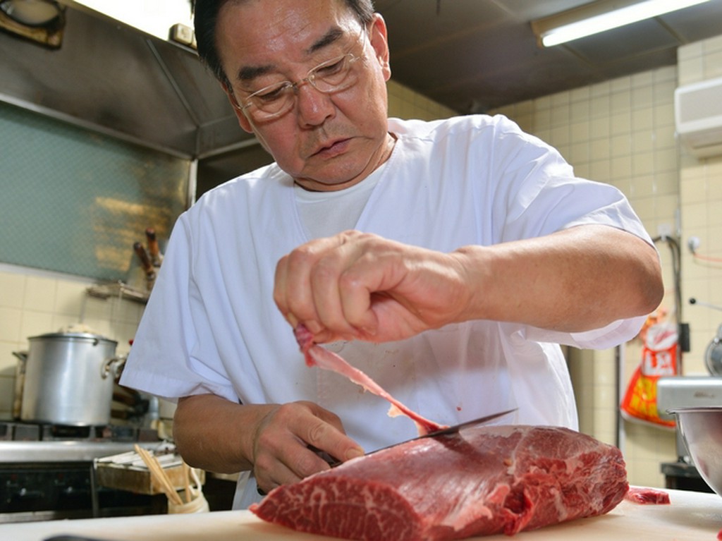 最高級のお肉に魔法をかけるひと一仕事も心を込めて