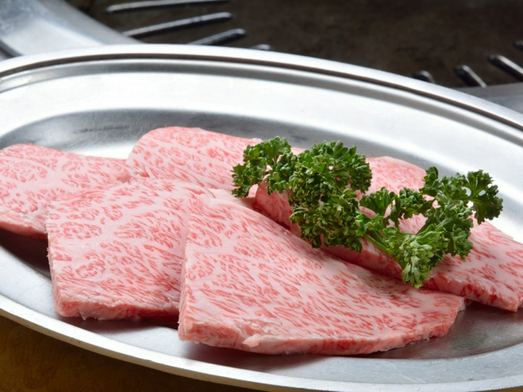 美しいサシは美味しさの証明！『上カルビ』