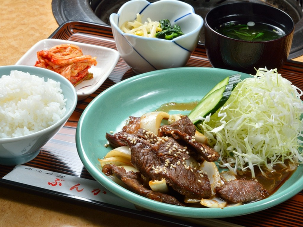 自家製の甘口タレと御飯がベストマッチ『ぶんか定食　ランチ』