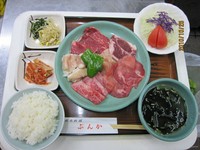 お昼からリッチな気分になれるメニューです。※お肉の内容は写真と異なる場合があります。