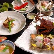 季節の食材を使った京料理をゆっくりとした空間の中堪能できる会席コースもご用意しております。新年会・送別会・歓迎会・女子会・忘年会など、各ご宴会におすすめの京都・ 祇園の和食のお店です。