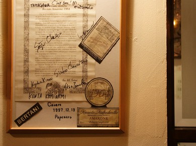 ステンドグラスが彩るおしゃれな雰囲気