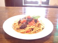 日替わりのパスタランチ。ミニサラダ、ガーリックパンorバケット付き