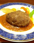 地元で獲れた鹿肉を使ったハンバーグランチ。サラダ・ライスorパン付き
