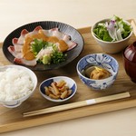 サラダ・小皿・漬物・味噌汁付
※ご飯おかわり無料