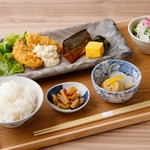 サラダ・小皿・漬物・味噌汁付
※ご飯おかわり無料