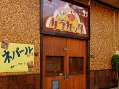 広く落ち着いた空間で、本格インド・ネパール料理を。