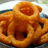 自家製のオニオンリング。冷凍ものは使用しません！ビールのあてにおすすめです。