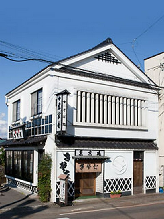 昔の雰囲気の店構え