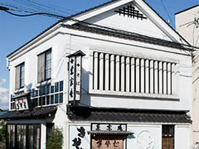 昔の雰囲気の店構え