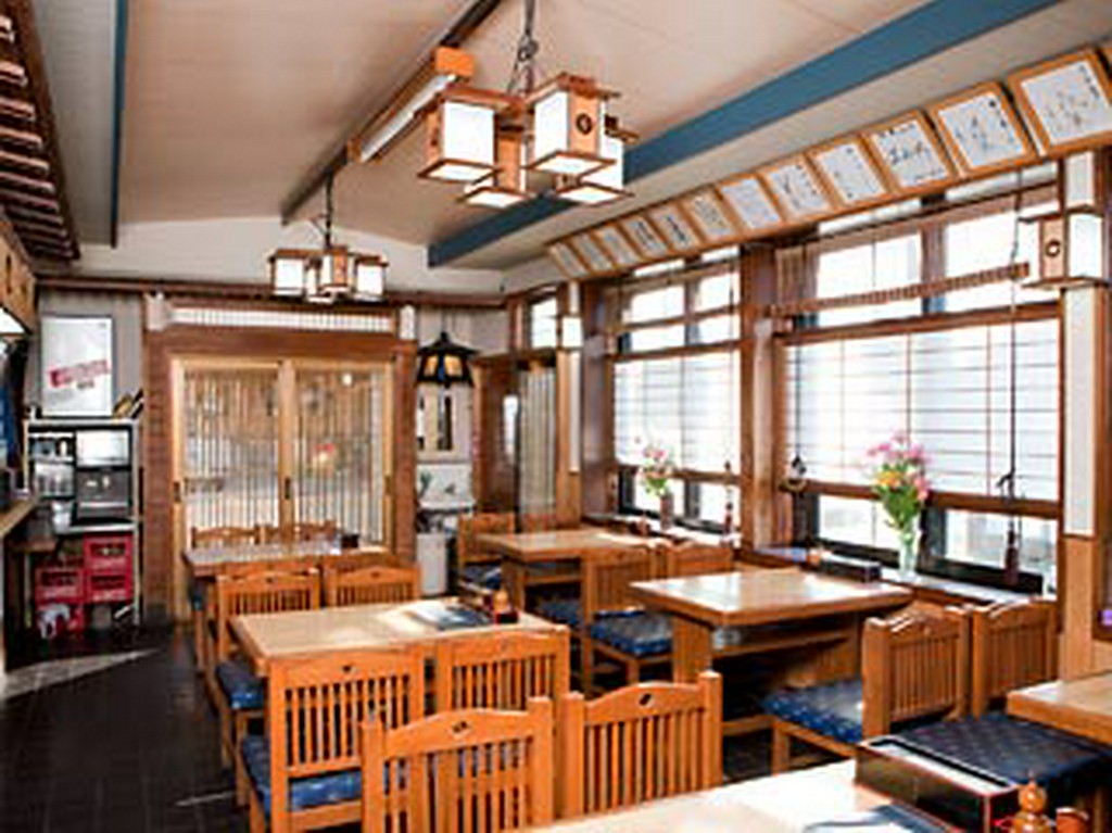 きれいで明るい店内