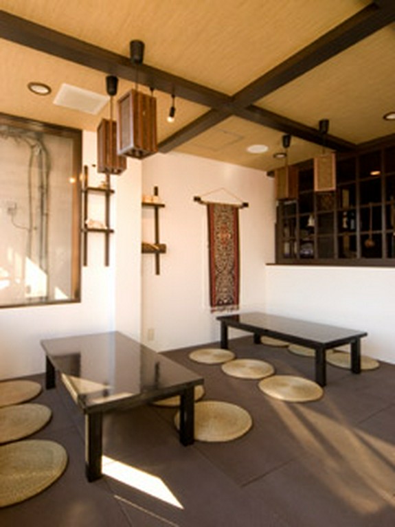 ゆっくりできる座敷もありますよ！