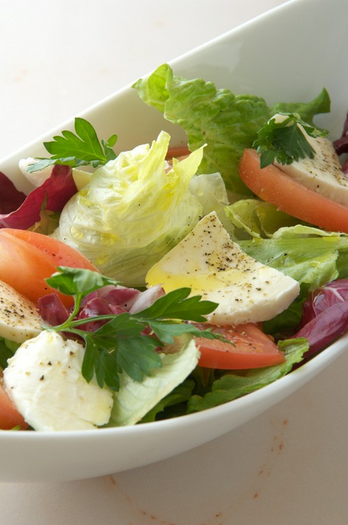 モッツァレラチーズと新鮮トマトのサラダ