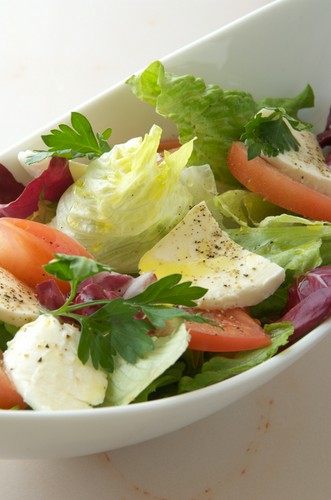 モッツァレラチーズと新鮮トマトのサラダ