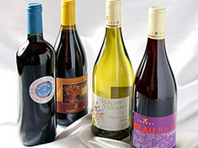 洒落たひとときを演出する厳選のワインは充実のラインナップ