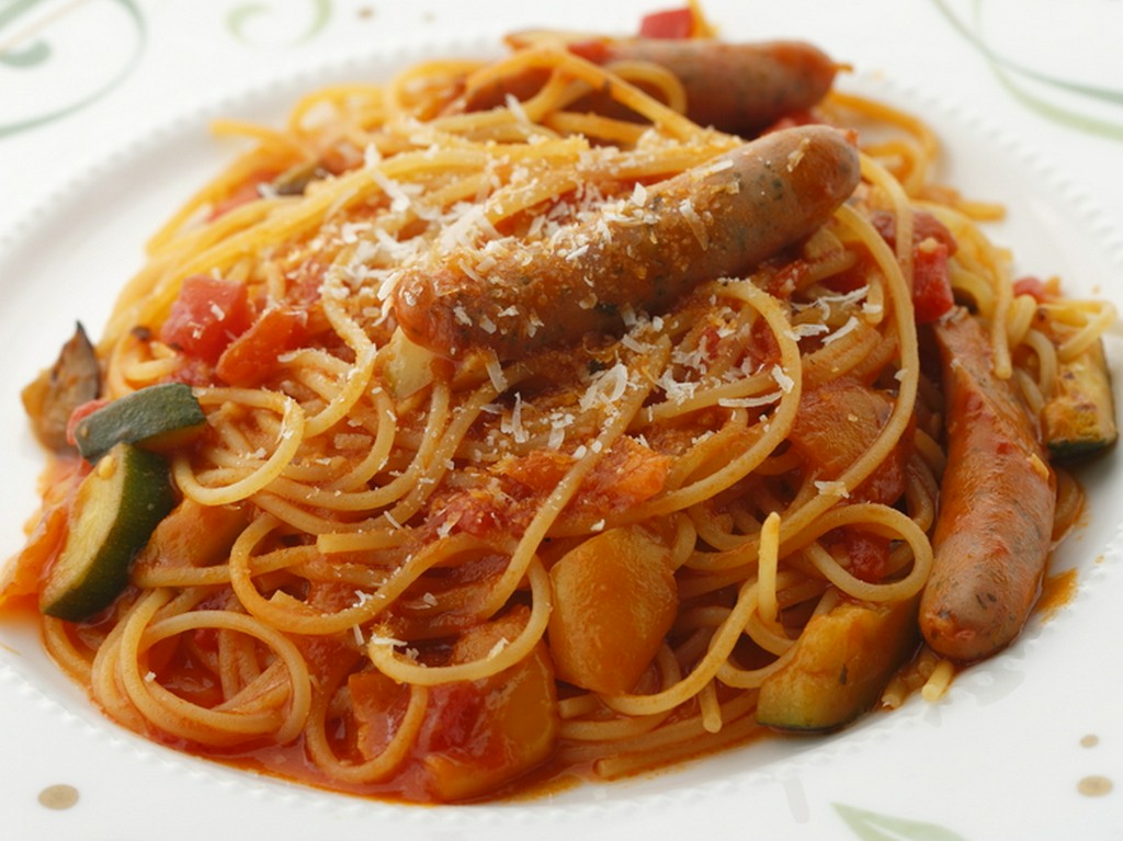 美味『ポークソーセージとグリル野菜のケチャップナポリタン』