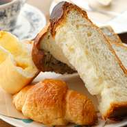 手づくりにこだわりあり！お店で焼き上げる『自家製のパン』