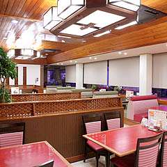 明るくアットホームな空気漂う店内で、楽しいひとときを