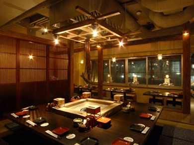 炎の光ってやっぱり癒されます。囲炉裏席で和みのひと時。