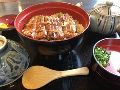 うなぎまぶし　（うなぎ丼・まぶし丼・うなぎ茶漬と楽しさ3倍）