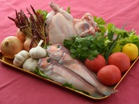 徹底して手づくりにこだわったオリジナルソースいろいろがお料理をひきたてます。
