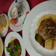 本日のスープ・魚料理・サラダカプリチョーザ・パン又はライス・デザートドリンク付き