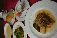 本日のスープ・魚料理・サラダカプリチョーザ・パン又はライス・デザートドリンク付き