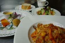 12種類のパスタからお好みのものをお選び頂けます。（生パスタセットは2600円）
