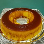 濃厚で、滑らかなカボチャのプリンをワンホール
苦みのきいたカラメルソースが相性抜群