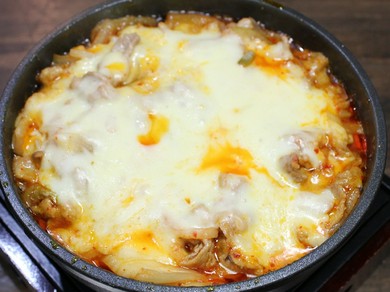 100種類を超える自慢の創作料理の数々。食べたい物に出会える！