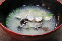 写真はしじみのみそ汁(宍道湖産)