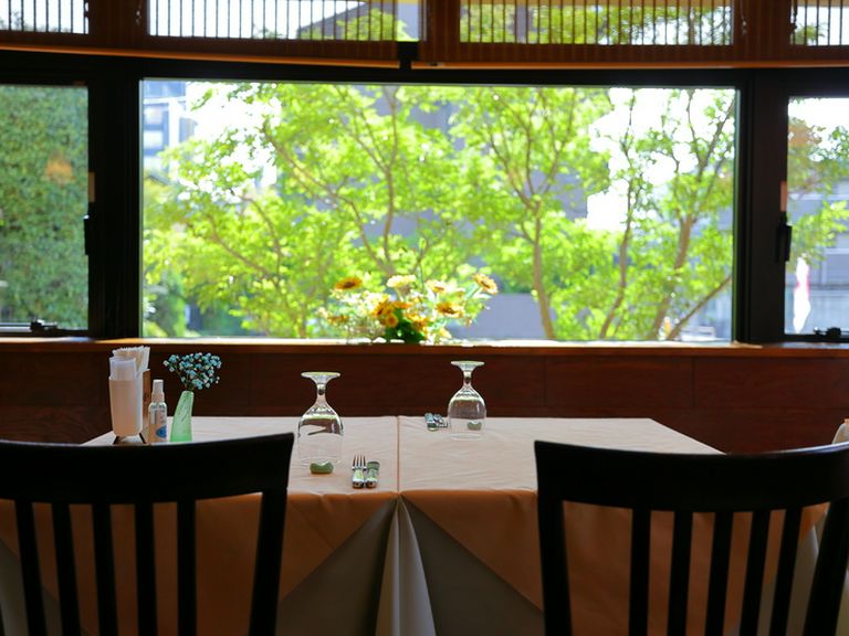 南フランスの空気漂う雰囲気の中、フランス料理を堪能