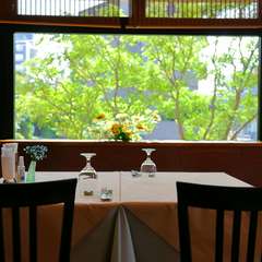 南フランスの空気漂う雰囲気の中、フランス料理を堪能