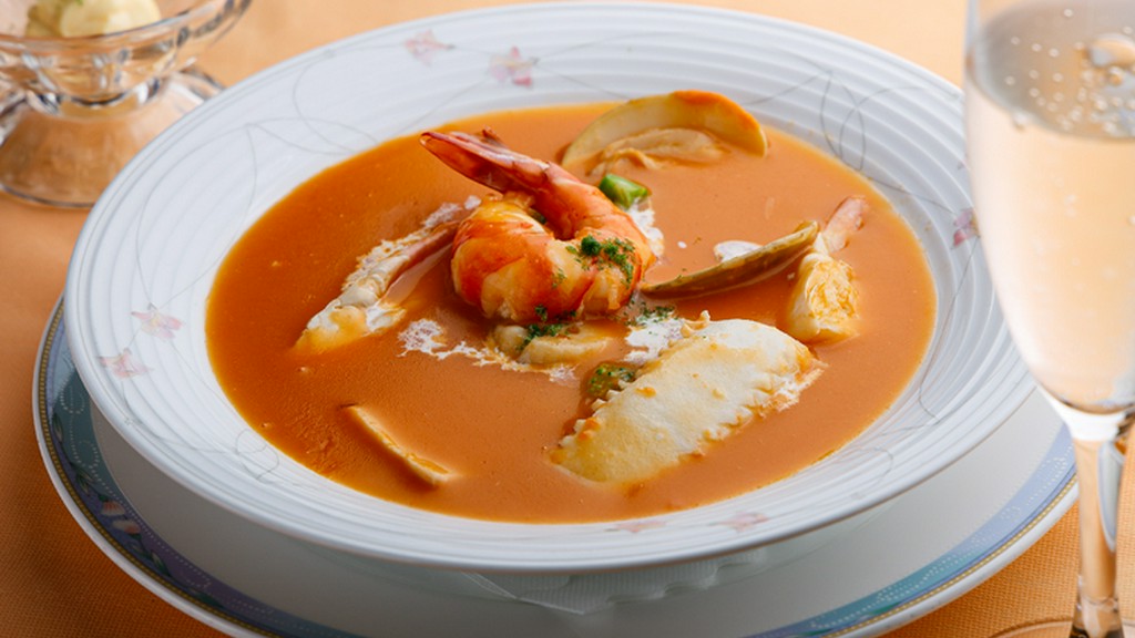 生のワタリガニから抽出した濃厚なスープが特徴『ブイヤベース』