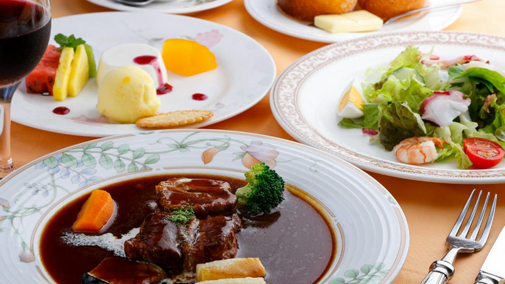 『料理長自慢のビーフシチュー』を主役に据えた『ランチコース』