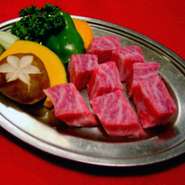 和牛バラ肉岩塩塩焼き、野菜付