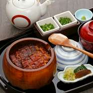 鰻の量：約2/3匹
ごはんの量：300g

・吸物を肝吸か味噌汁に変更して：4,700円
・季節のミニサラダとセットで：4,950円
