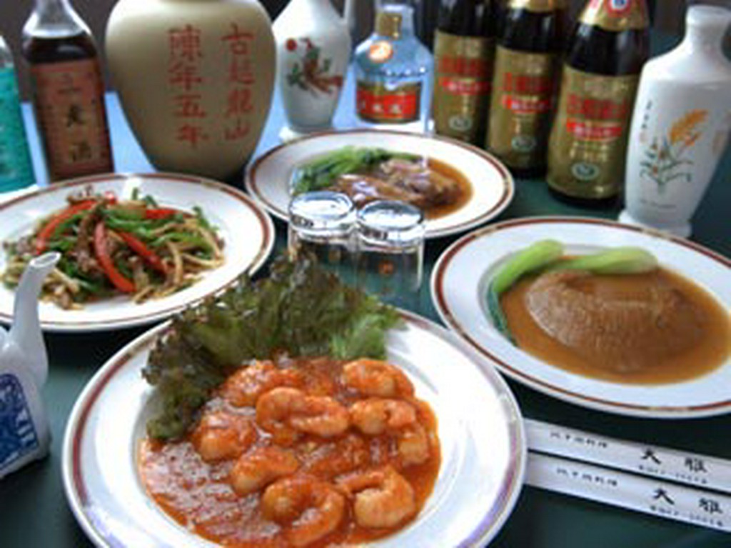 紹興酒をはじめ、料理とともにお楽しみ下さい