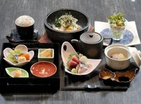 ランチ限定、お手軽価格のコース料理